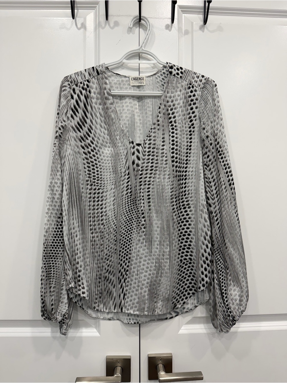 L'AGENCE Black & White Abstract Print V-Neck Blouse Size 2